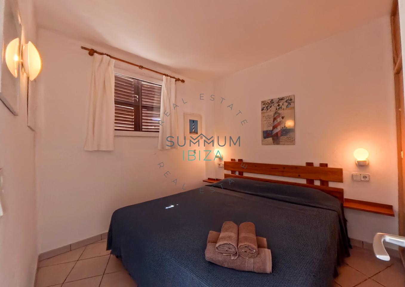 4262835-b19f7268 Piso junto al mar con Licencia Turística. Formentera.