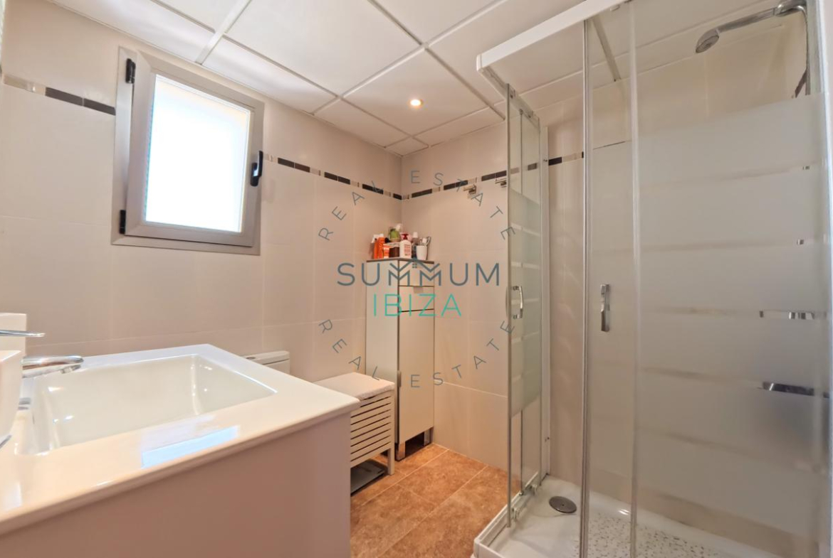 Piso 2 habitaciones, terraza y parking en Ibiza