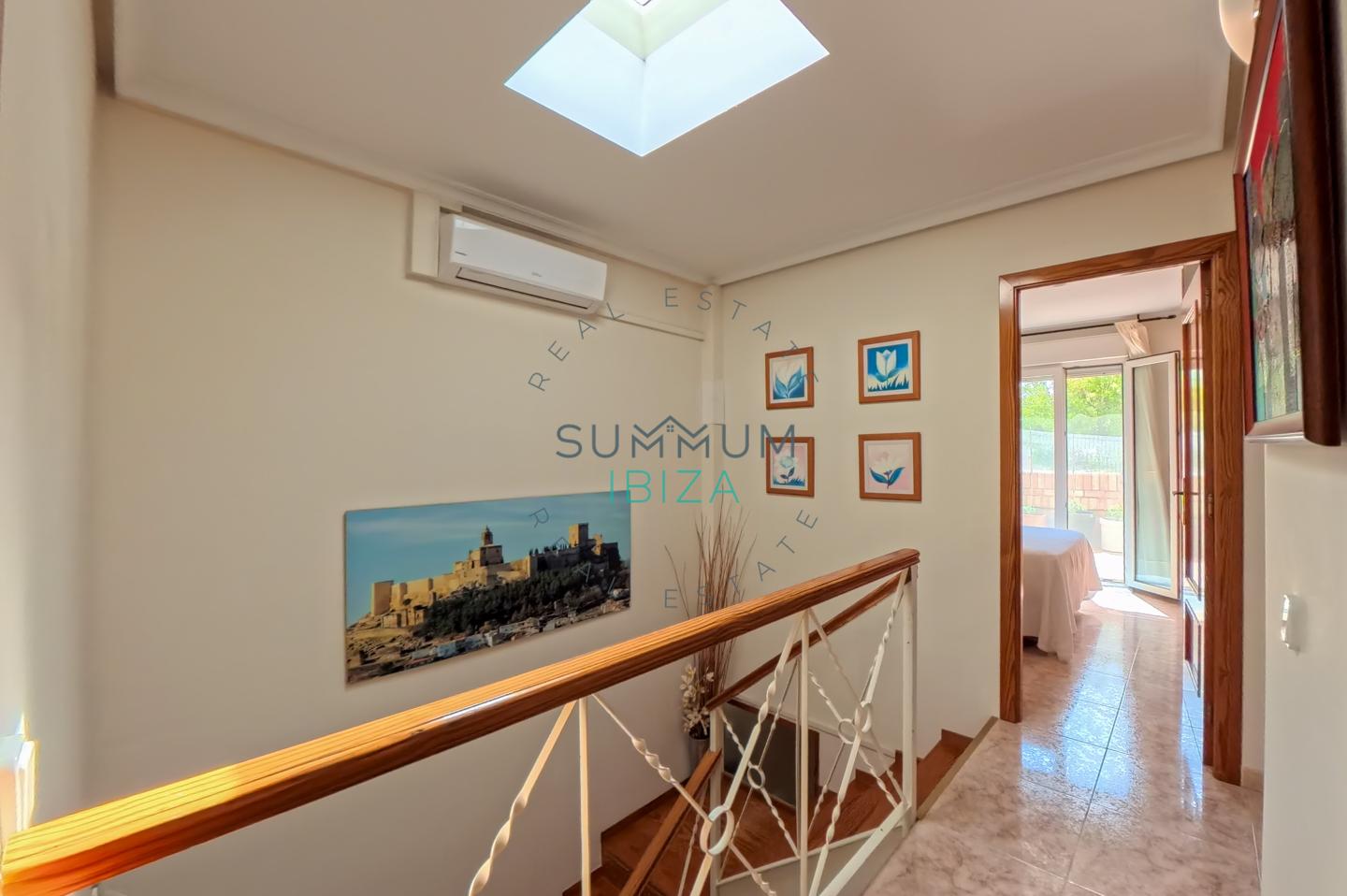 4260889-35debc80 Adosado de 3 dormitorios en Ibiza con garaje y terraza