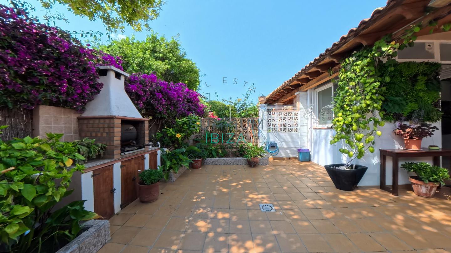4260889-448ad0c2 Adosado de 3 dormitorios en Ibiza con garaje y terraza