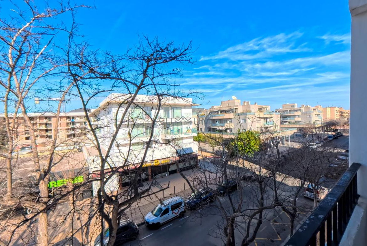Inversores: Piso 2 habitaciones con para reformar en Es Vivé