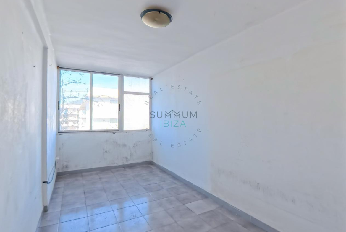Inversores: Piso 2 habitaciones con para reformar en Es Vivé