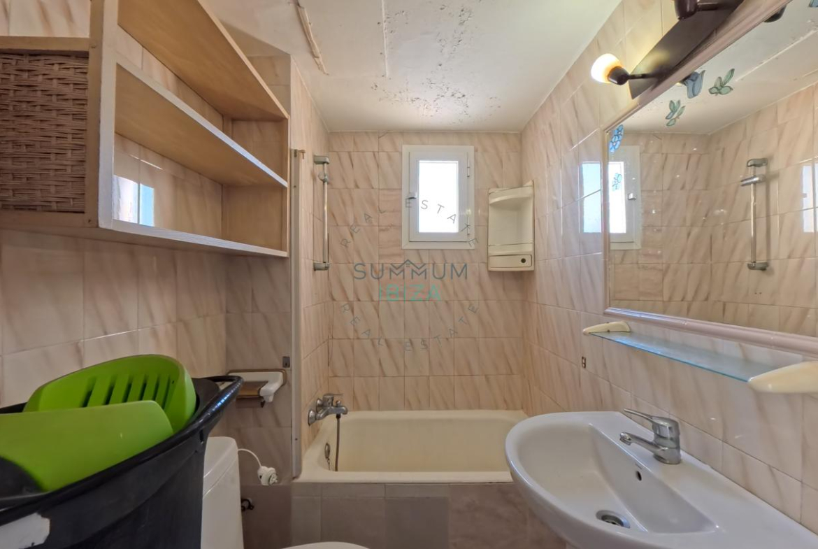 Inversores: Piso 2 habitaciones con para reformar en Es Vivé