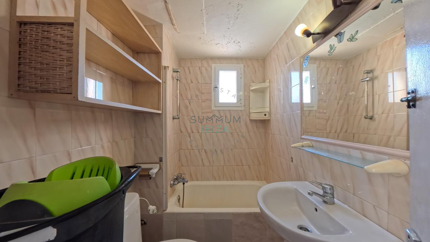 4191767-b4b02f69 Inversores: Piso 2 habitaciones con para reformar en Es Vivé