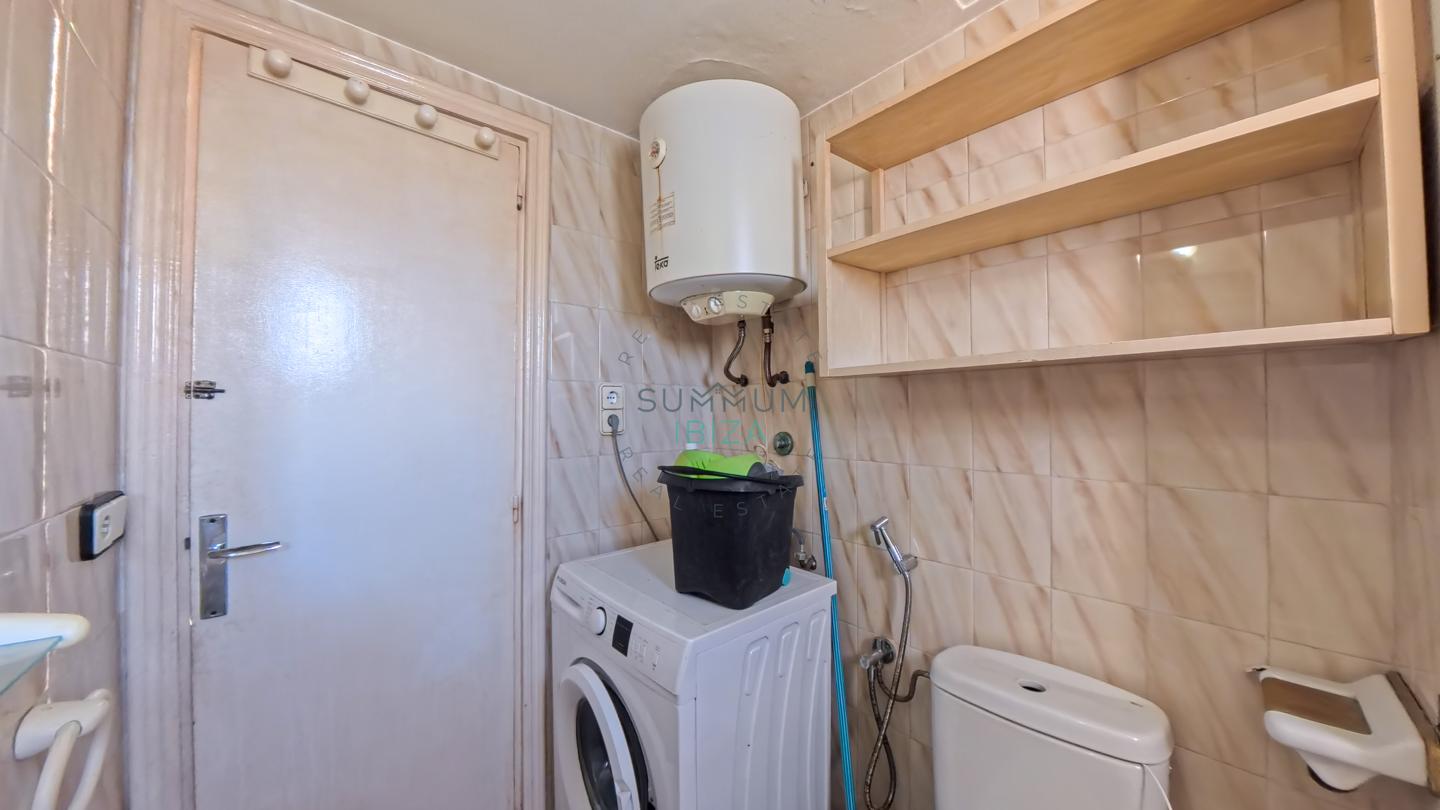 4191767-f9dbe5d5 Inversores: Piso 2 habitaciones con para reformar en Es Vivé