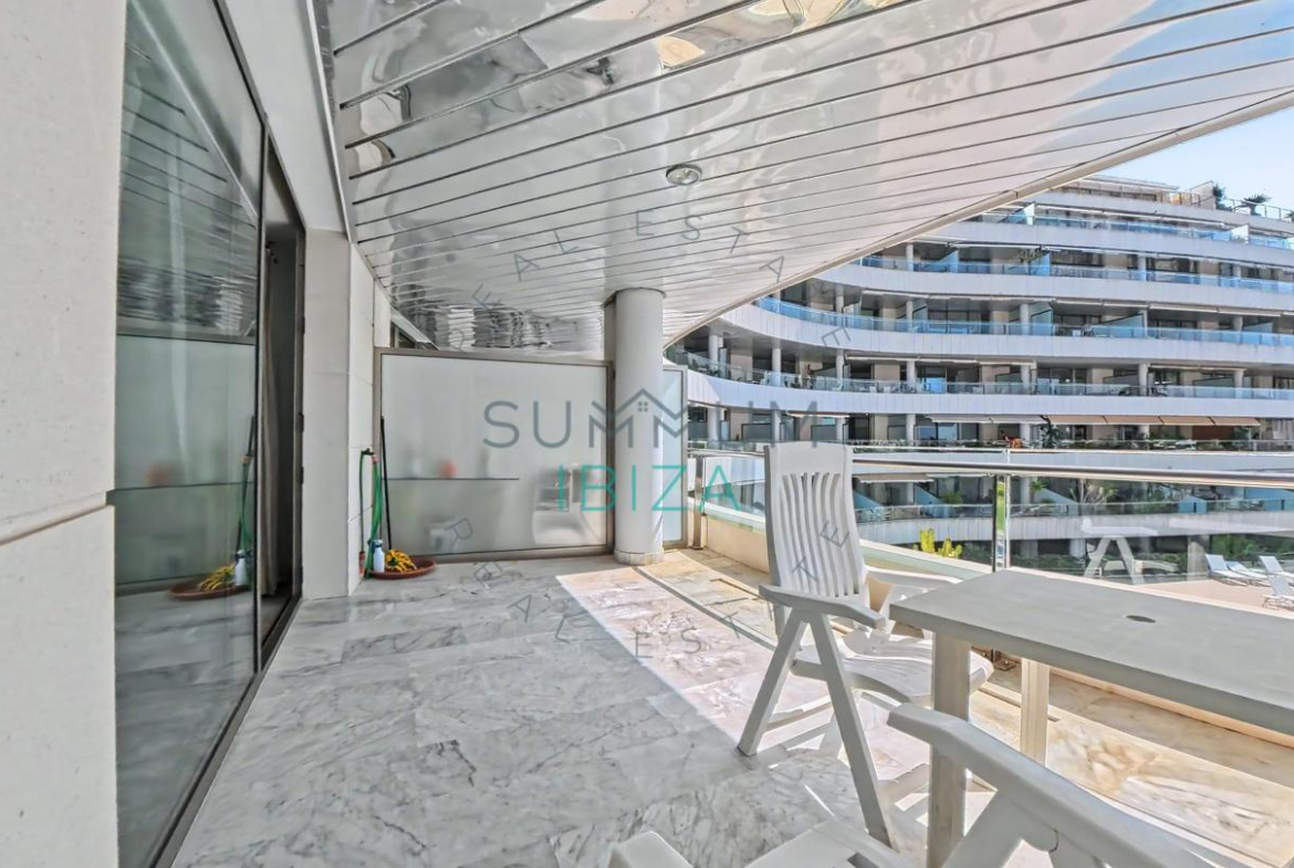 Piso de 2 dormitorios con vistas al mar · Marina Botafoc
