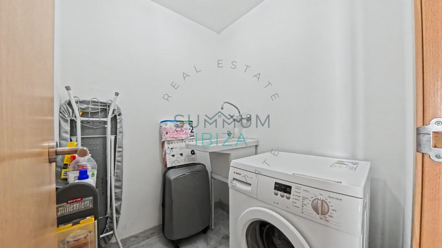 4276329-09c5b944 Piso de 2 dormitorios con vistas al mar · Marina Botafoc