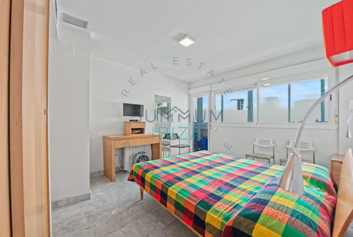 Piso de 2 dormitorios con vistas al mar · Marina Botafoc