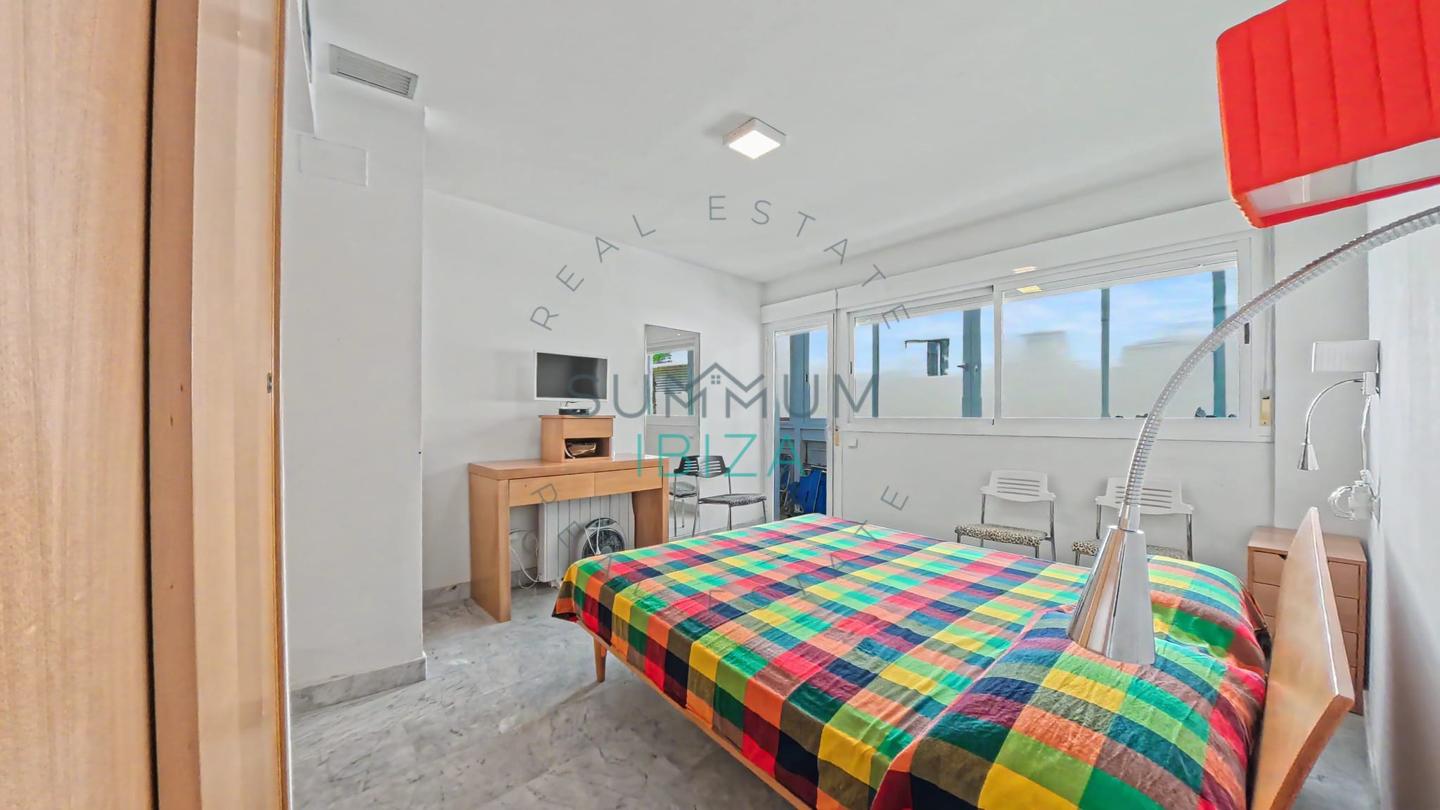 4276329-45afc188 Piso de 2 dormitorios con vistas al mar · Marina Botafoc