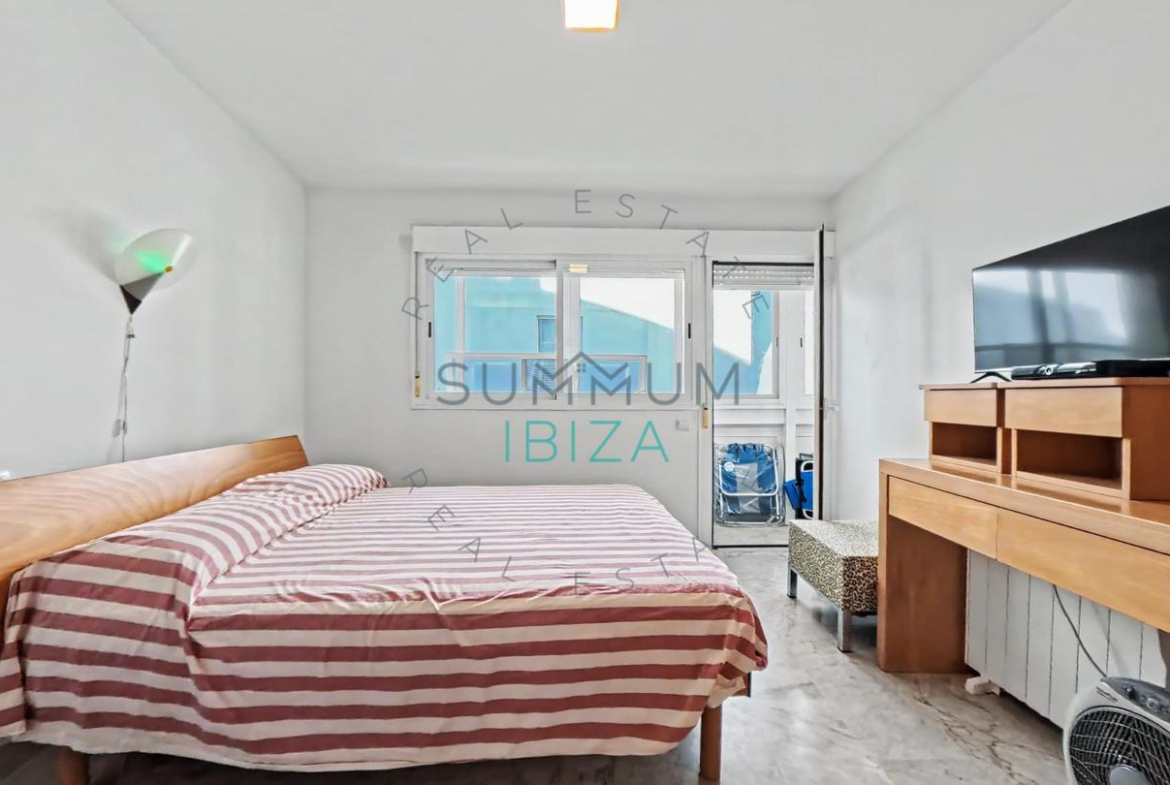 Piso de 2 dormitorios con vistas al mar · Marina Botafoc