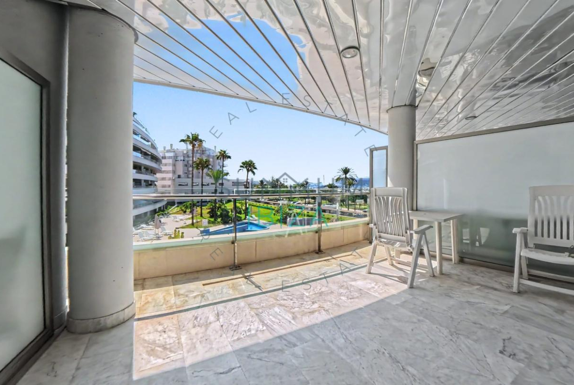 Piso de 2 dormitorios con vistas al mar · Marina Botafoc