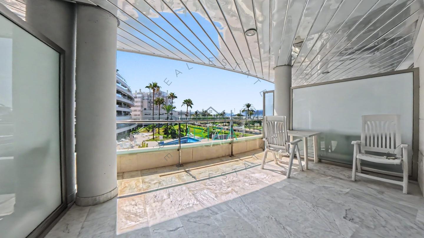 4276329-60f7a3d2 Piso de 2 dormitorios con vistas al mar · Marina Botafoc