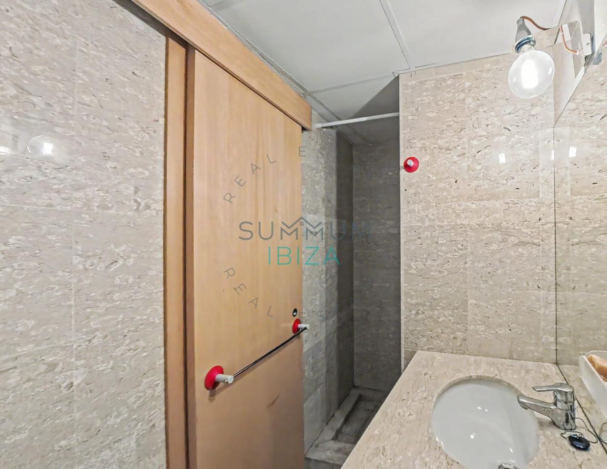4276329-6ef67148 Piso de 2 dormitorios con vistas al mar · Marina Botafoc
