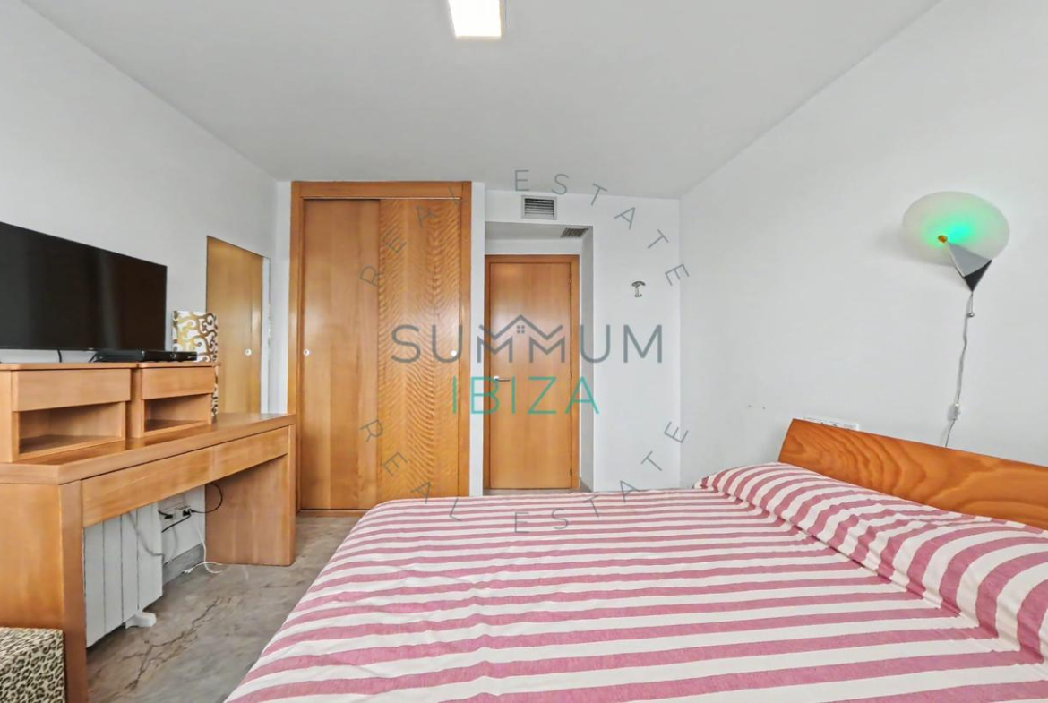 Piso de 2 dormitorios con vistas al mar · Marina Botafoc