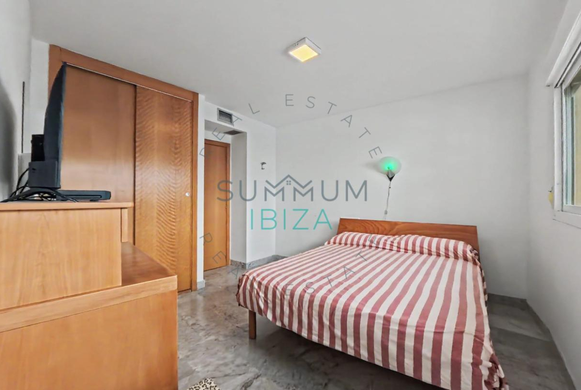 Piso de 2 dormitorios con vistas al mar · Marina Botafoc