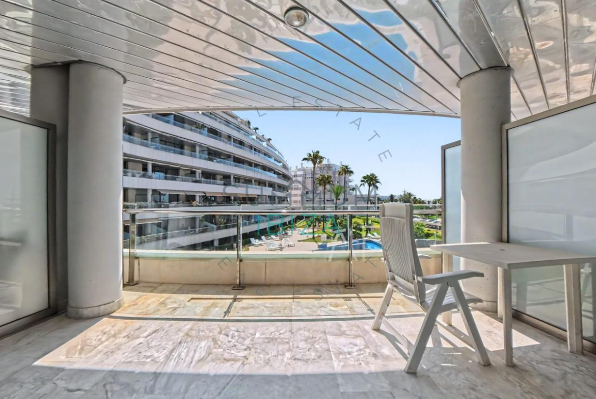 Piso de 2 dormitorios con vistas al mar · Marina Botafoc