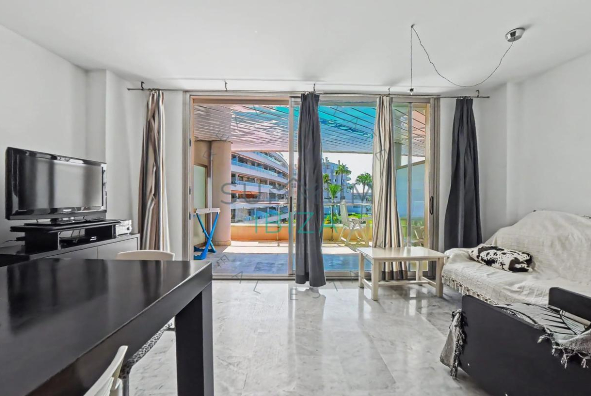 Piso de 2 dormitorios con vistas al mar · Marina Botafoc