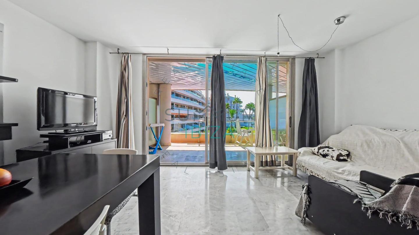 4276329-ab34eb61 Piso de 2 dormitorios con vistas al mar · Marina Botafoc
