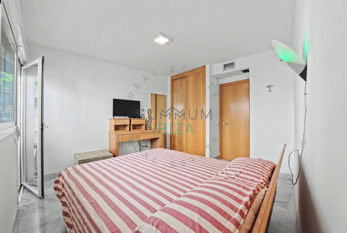 Piso de 2 dormitorios con vistas al mar · Marina Botafoc