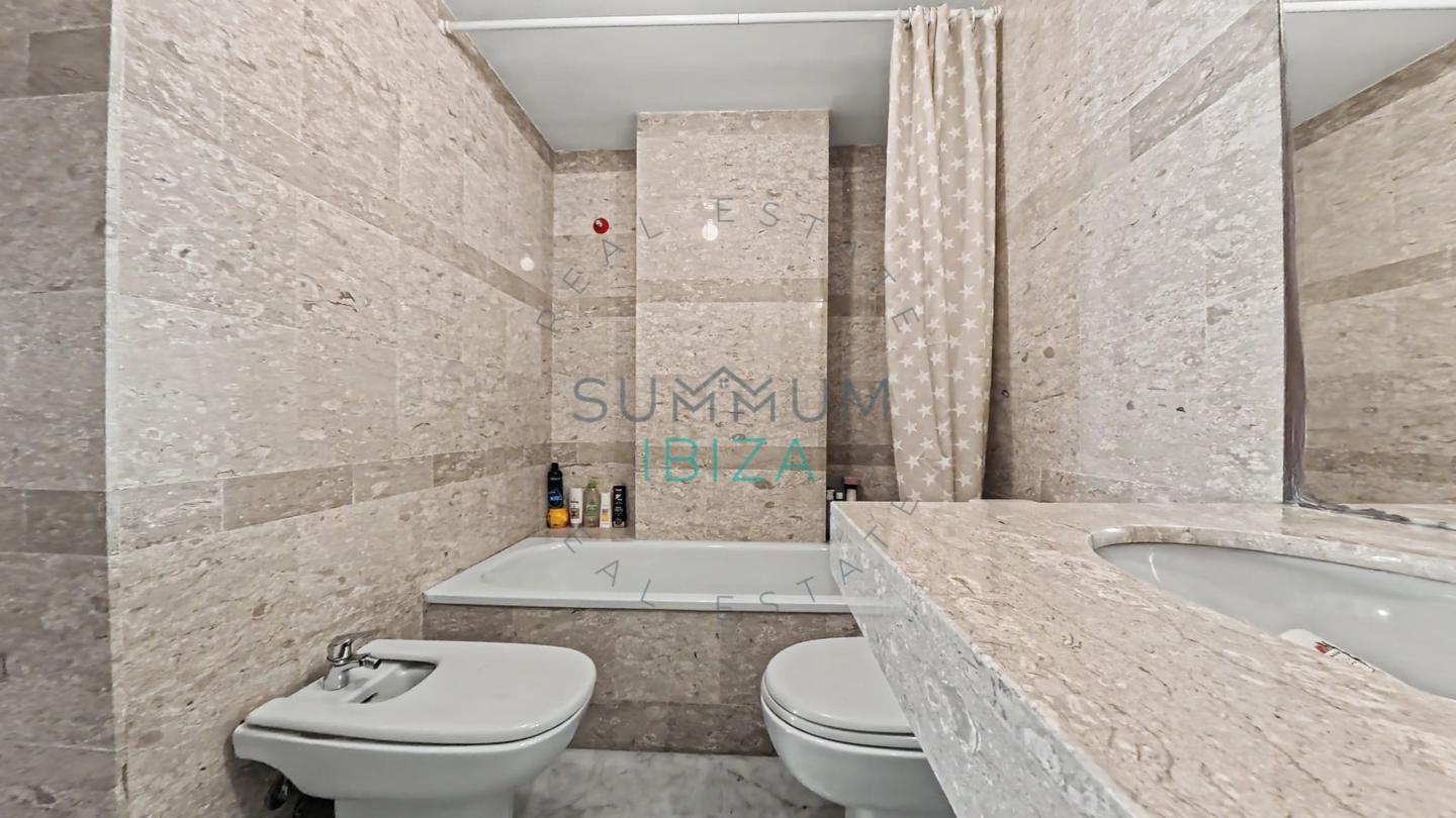 4276329-b2ce4823 Piso de 2 dormitorios con vistas al mar · Marina Botafoc