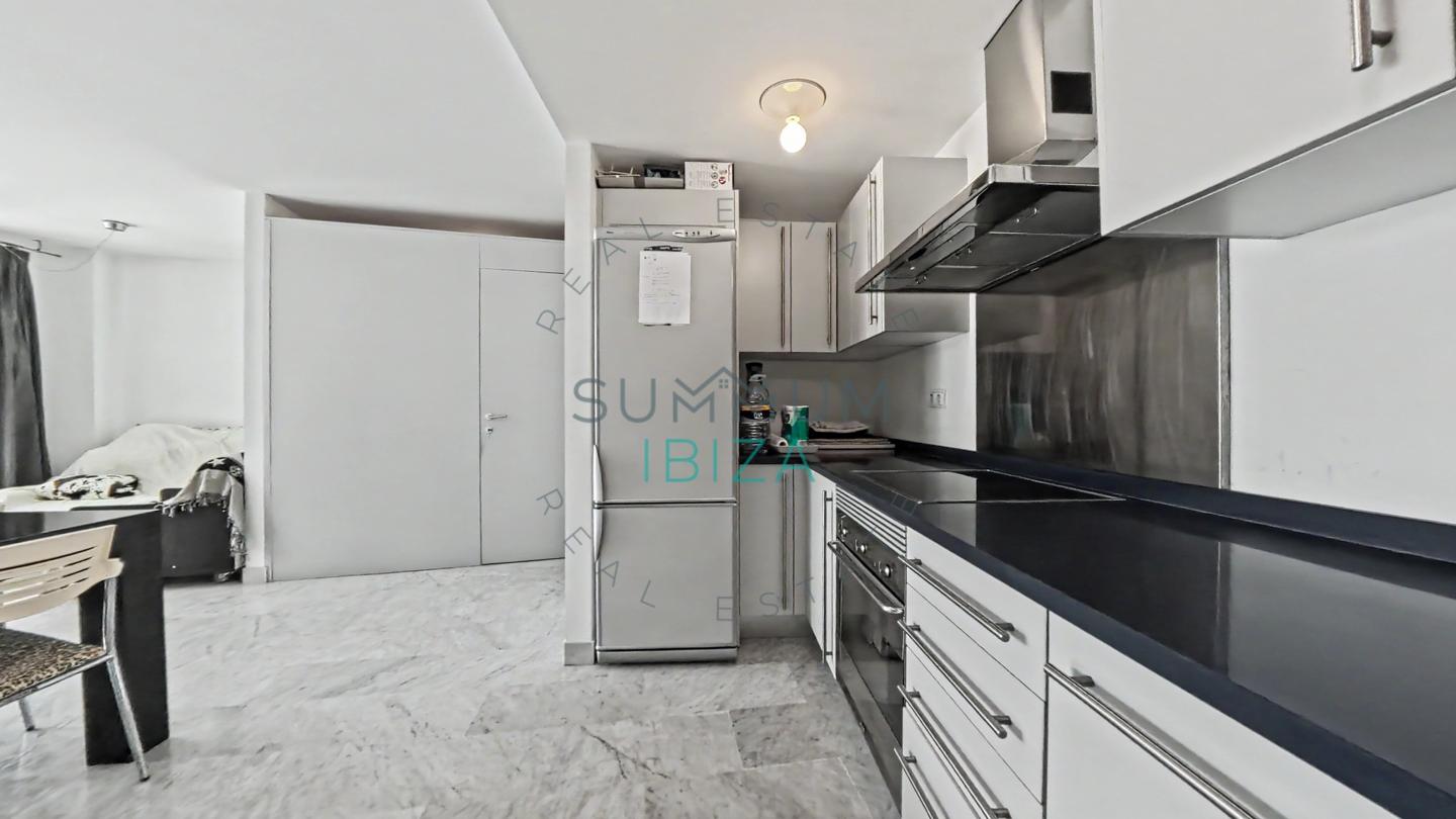 4276329-b5636250 Piso de 2 dormitorios con vistas al mar · Marina Botafoc