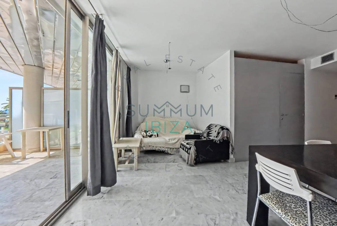Piso de 2 dormitorios con vistas al mar · Marina Botafoc