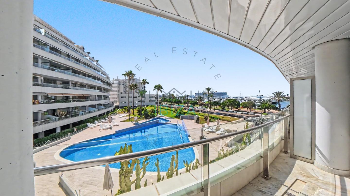 4276329-cc2f83a5 Piso de 2 dormitorios con vistas al mar · Marina Botafoc