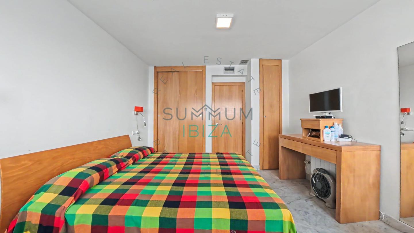4276329-da7935ee Piso de 2 dormitorios con vistas al mar · Marina Botafoc