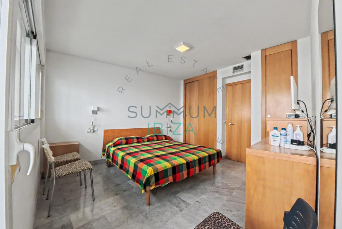 Piso de 2 dormitorios con vistas al mar · Marina Botafoc