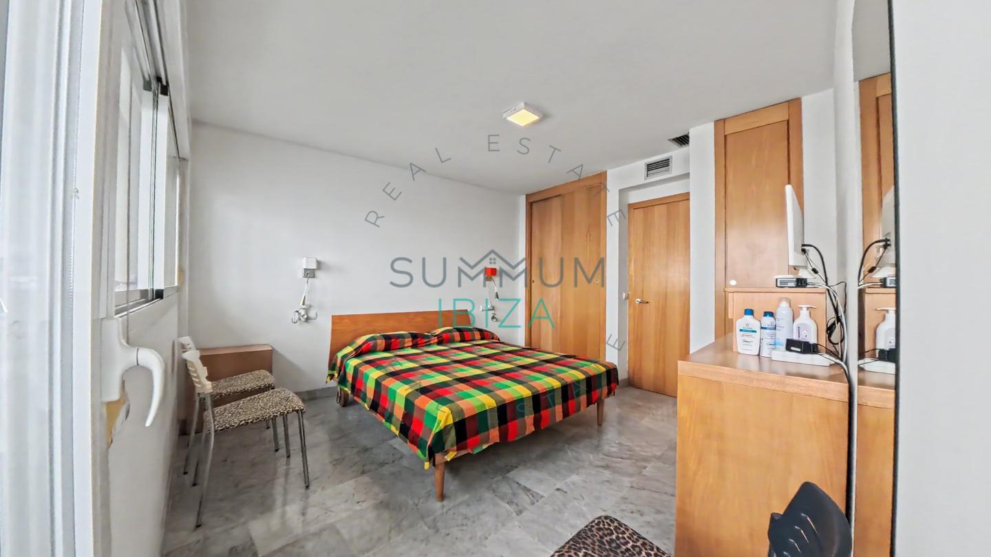 4276329-e5e96bb0 Piso de 2 dormitorios con vistas al mar · Marina Botafoc