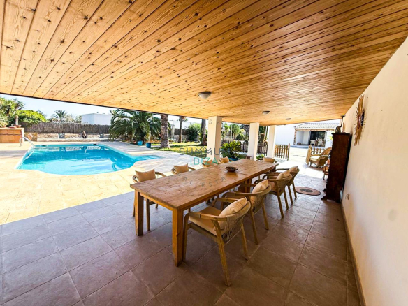 Bonita villa con Piscina cerca de Sant Jordi.