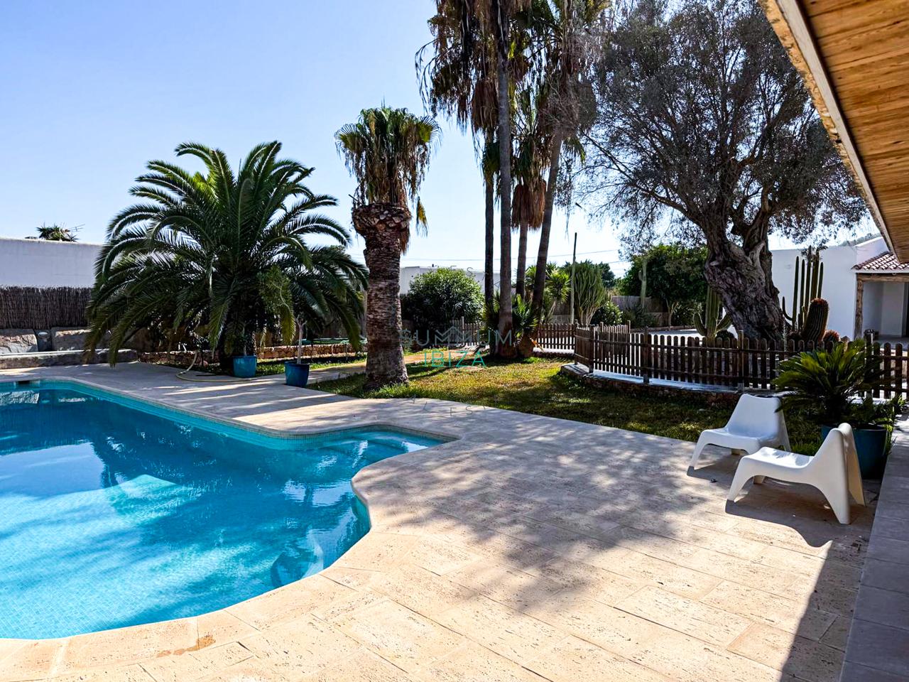 Bonita villa con Piscina cerca de Sant Jordi.