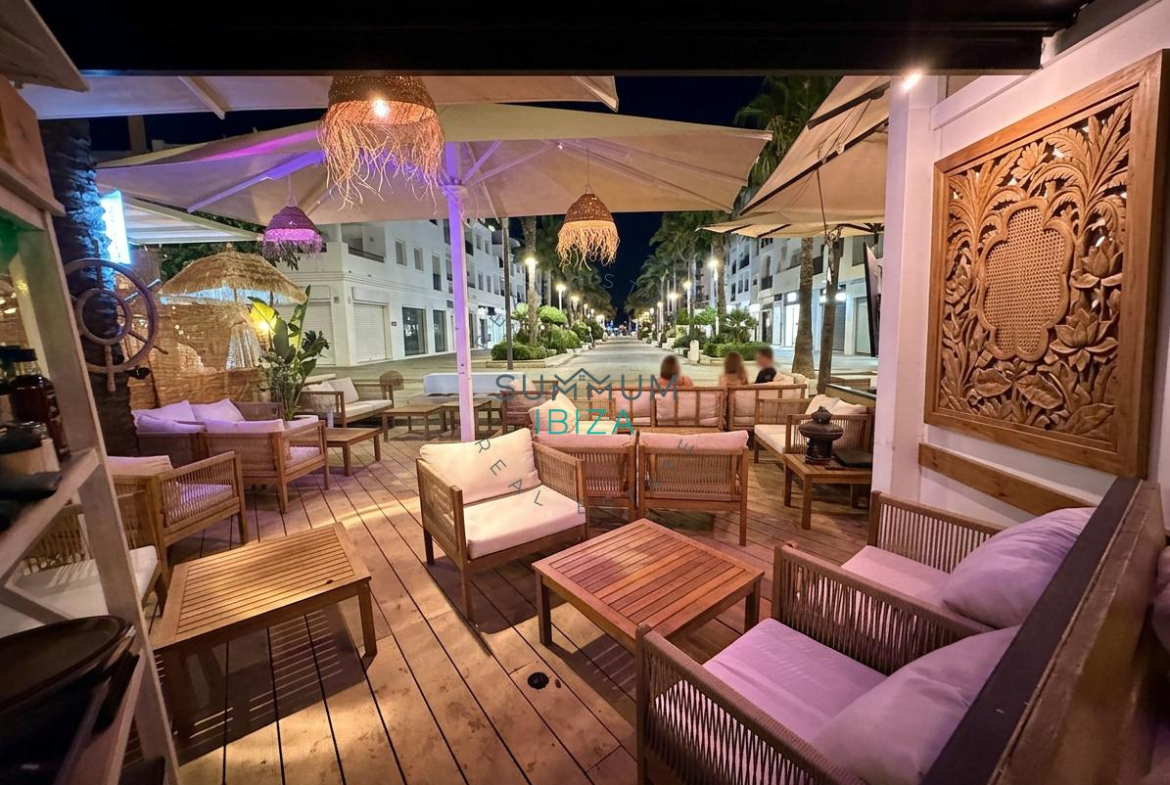 Magnífico Local comercial con terraza y mucho potencial