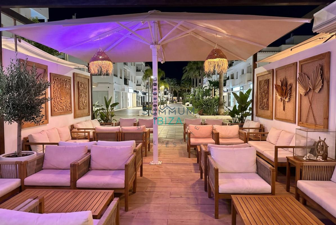 Magnífico Local comercial con terraza y mucho potencial
