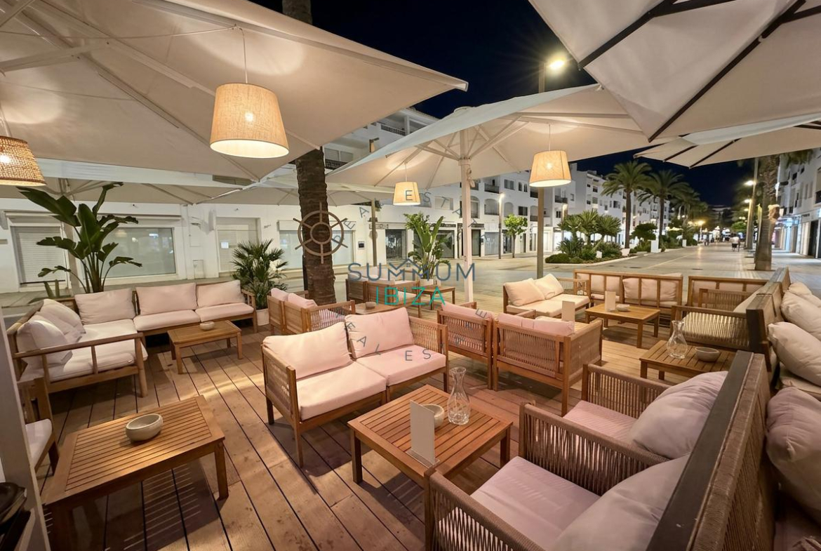 Magnífico Local comercial con terraza y mucho potencial