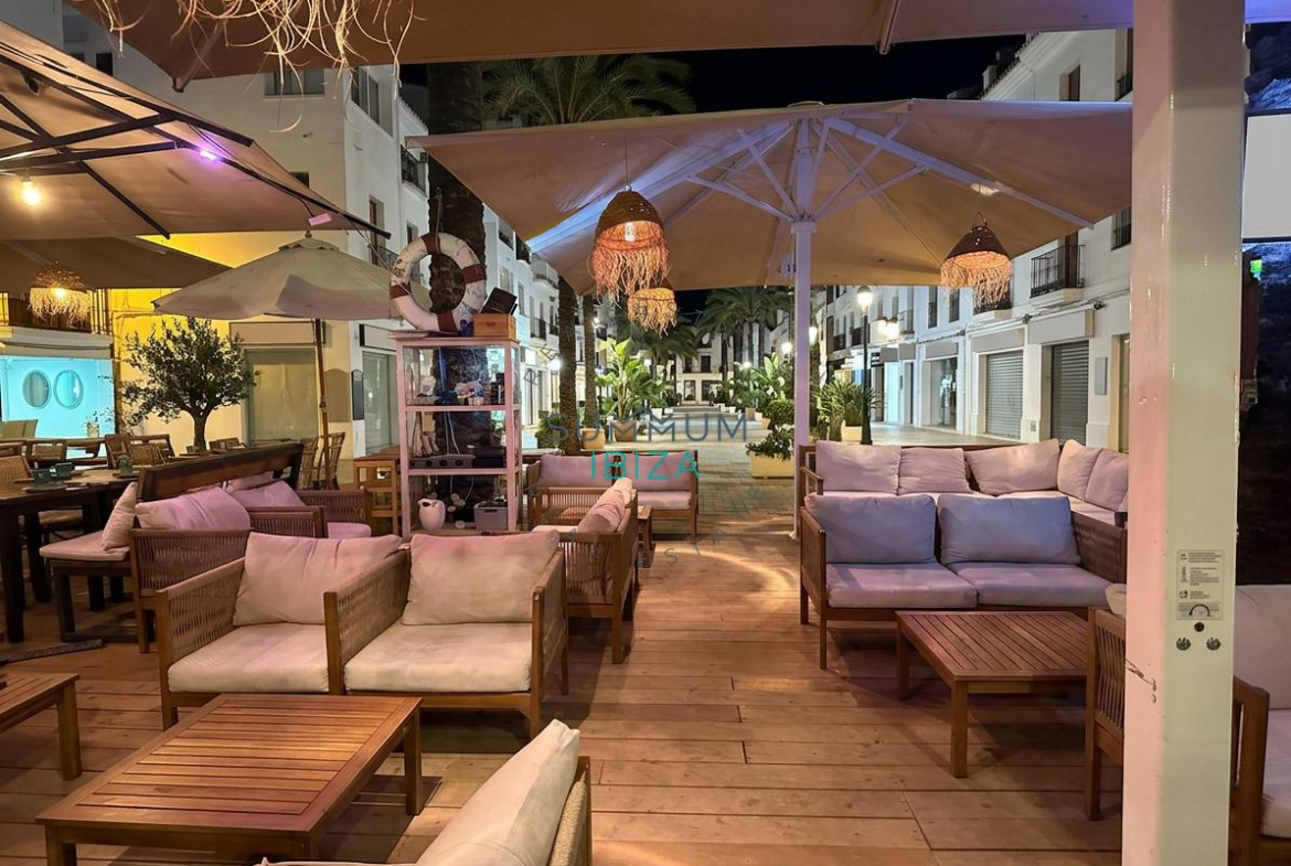 Magnífico Local comercial con terraza y mucho potencial
