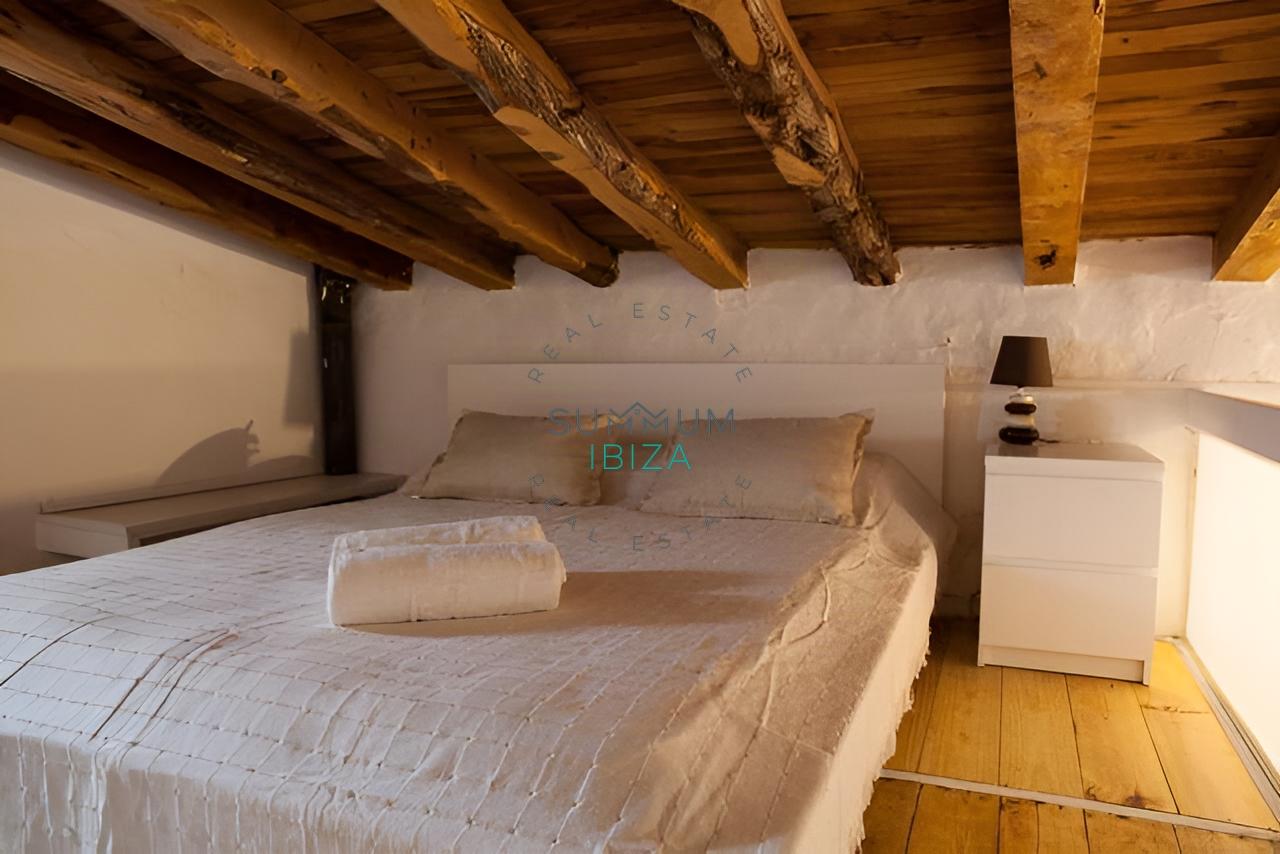 Loft de 1 dormitorio con balcón en la zona histórica de Ibiza