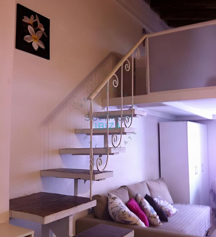 Loft de 1 dormitorio con balcón en la zona histórica de Ibiza