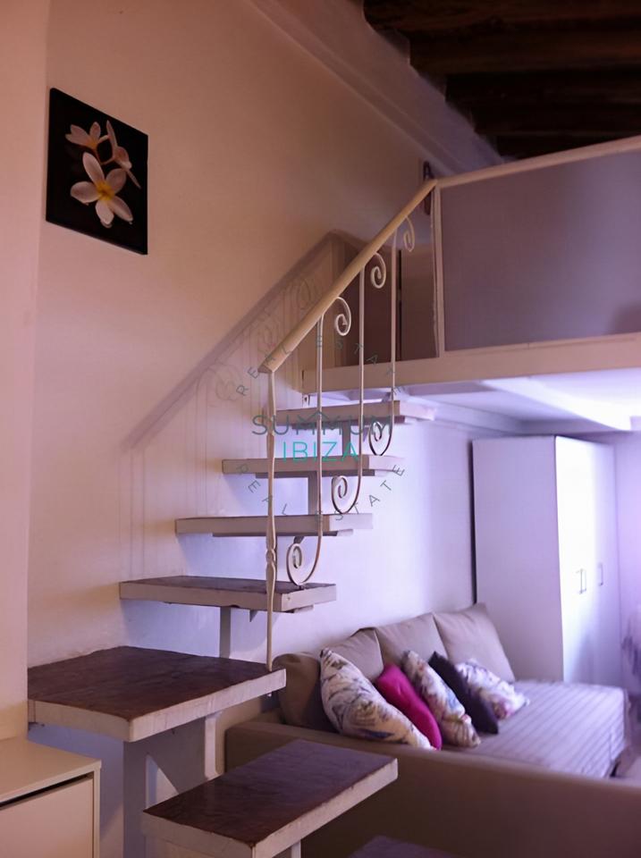 Loft de 1 dormitorio con balcón en la zona histórica de Ibiza