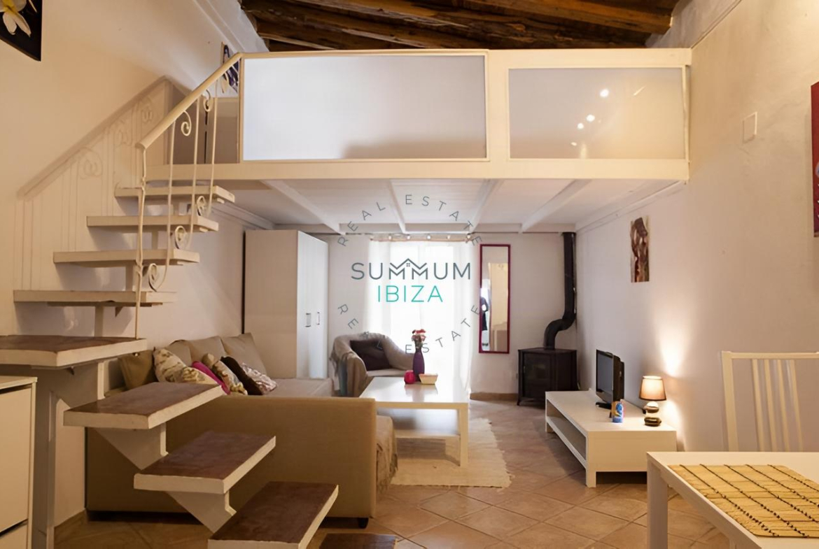 Loft de 1 dormitorio con balcón en la zona histórica de Ibiza
