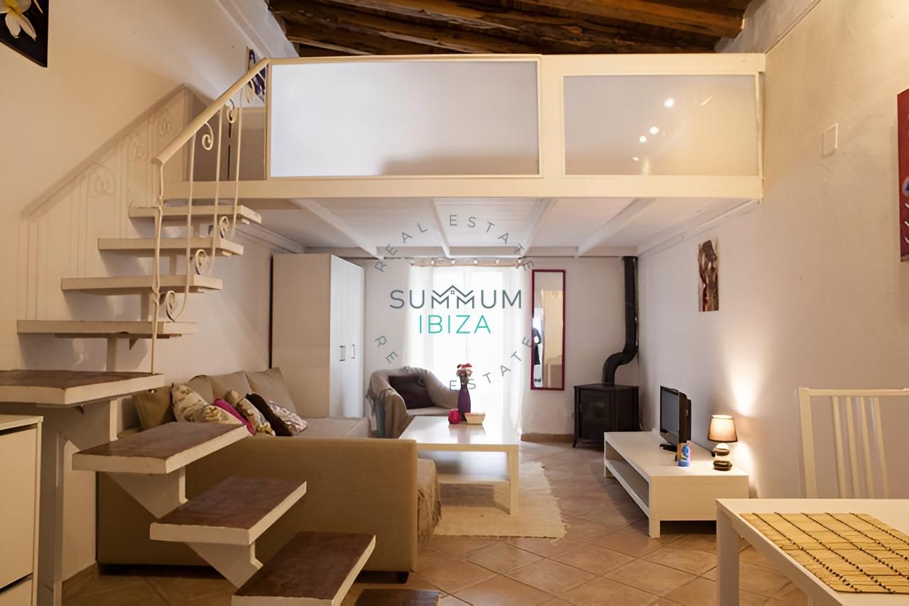 Loft de 1 dormitorio con balcón en la zona histórica de Ibiza