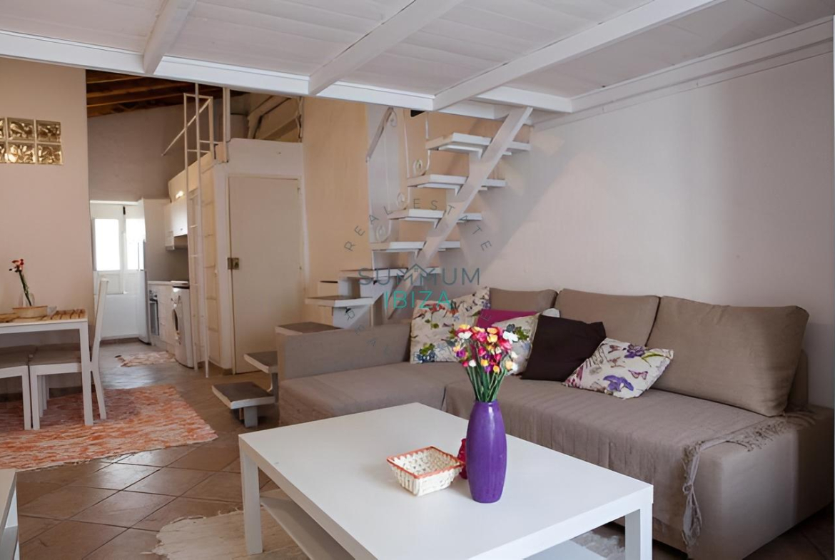 Loft de 1 dormitorio con balcón en la zona histórica de Ibiza
