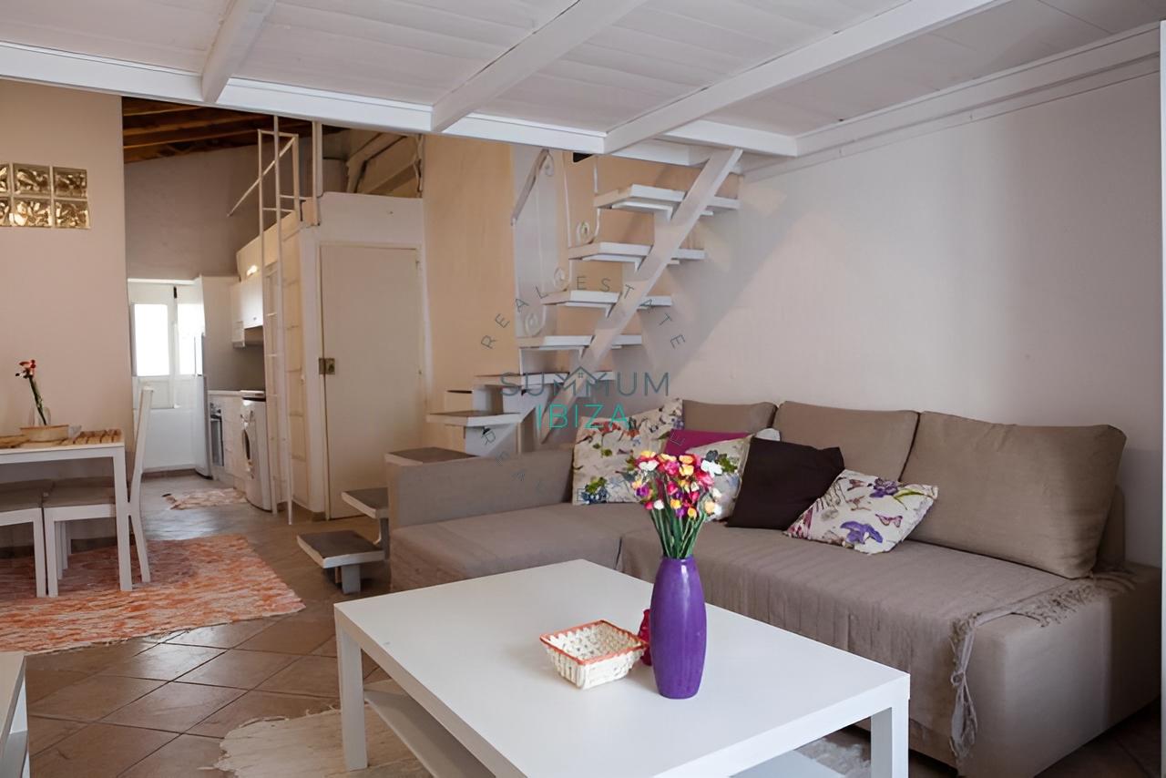 Loft de 1 dormitorio con balcón en la zona histórica de Ibiza
